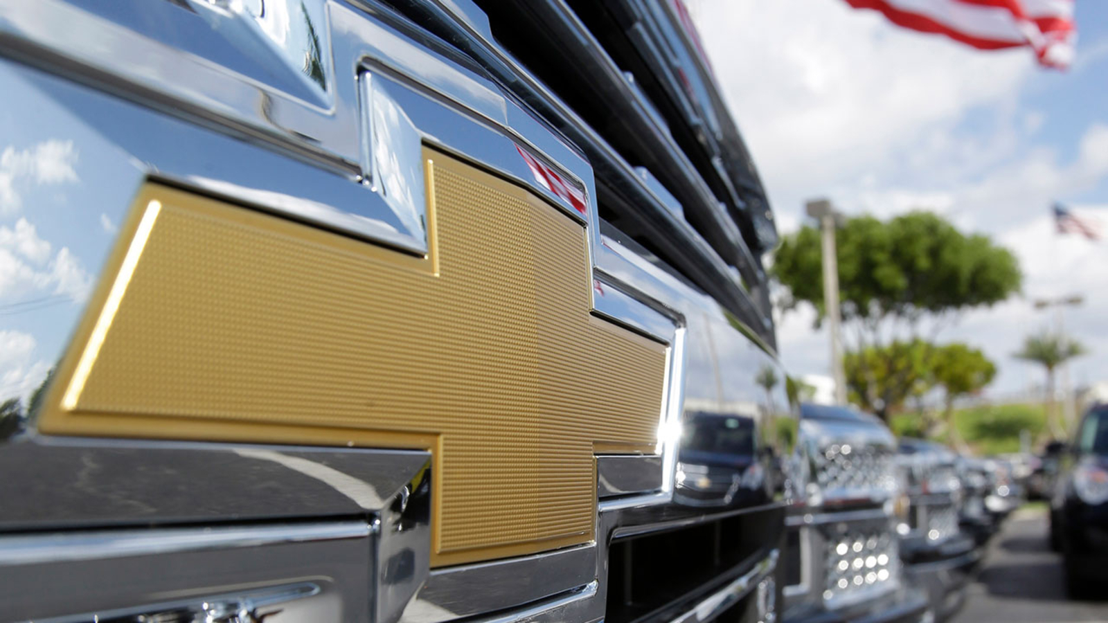 GM recalls 640,000 pickup trucks over possible carpet fires