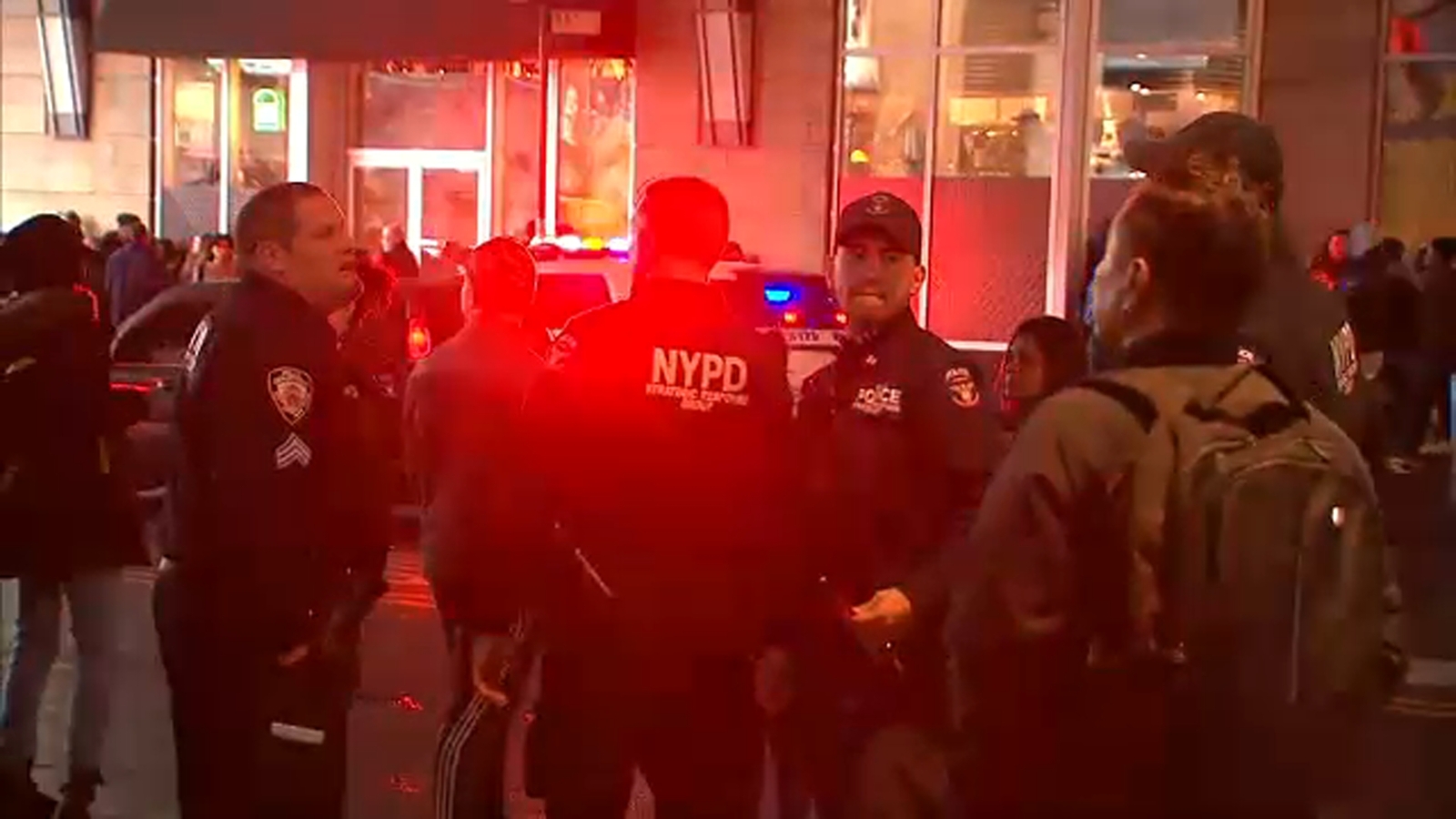 Mall Melee Chaos Breaks Out Among 200 Kids At Queens Center Mall Abc7 New York