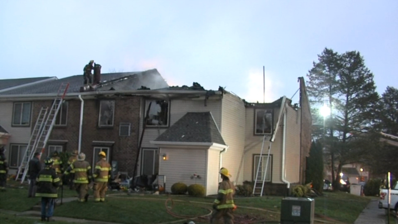 Fire rips through Bensalem apartment building - 6abc Philadelphia