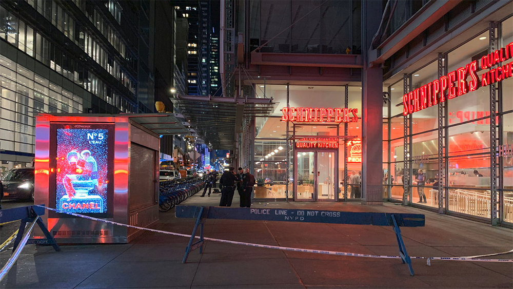 5 people injured in 2 separate stabbings in Manhattan