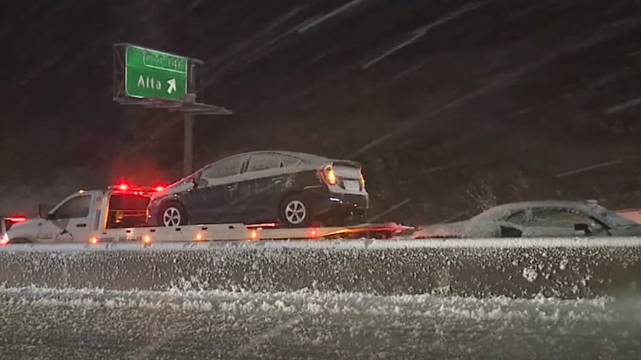 Prepare for delays: Snow blankets roads in the Sierra ahead of Thanksgiving