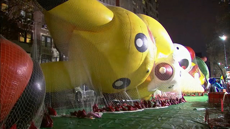 Eyewitness News Tradition Cub Reporters Cover The Macy S Parade Balloon Inflation Abc7 New York