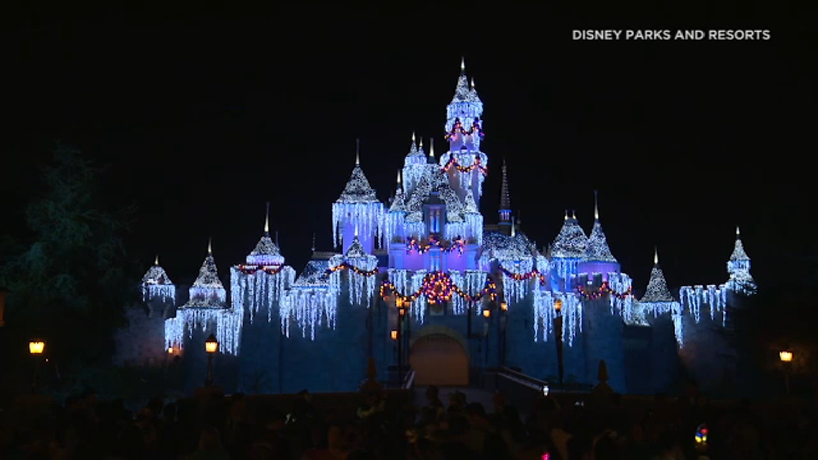 Disneyland, Knott's Berry Farm close early tonight, Thanksgiving Day