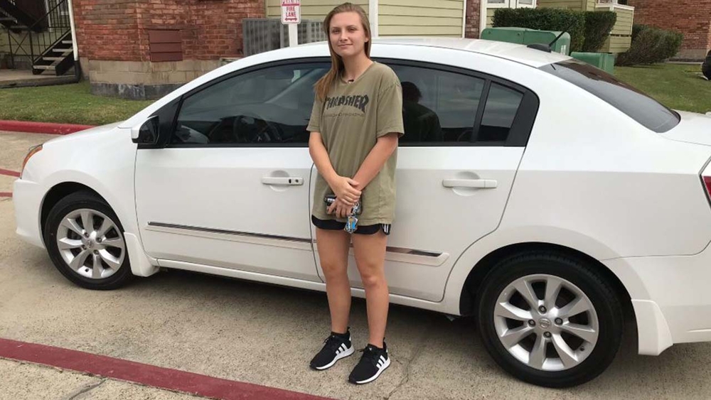 Galveston couple surprises their Denny's waitress with car