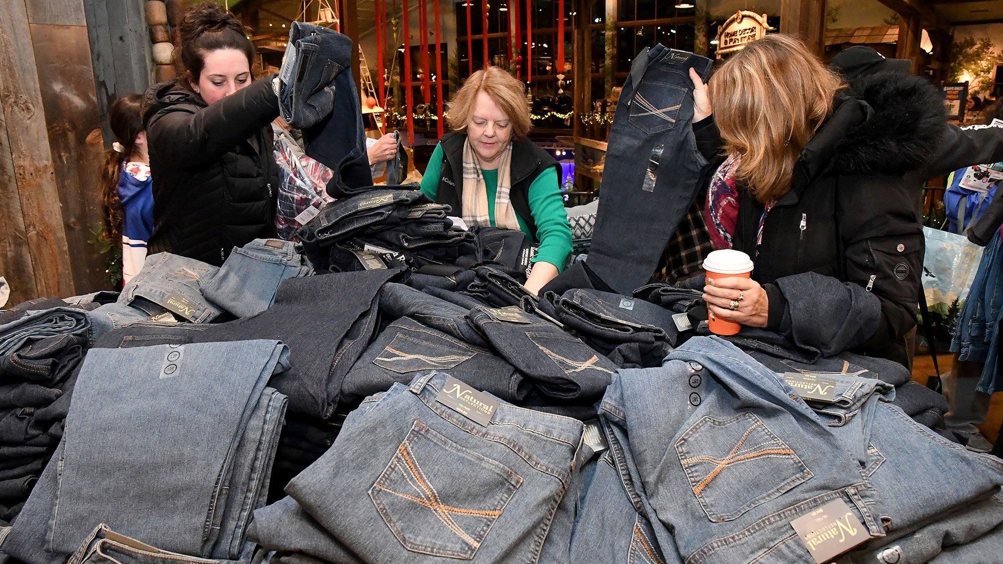 Black Friday pulls in a record $7.4 billion in sales
