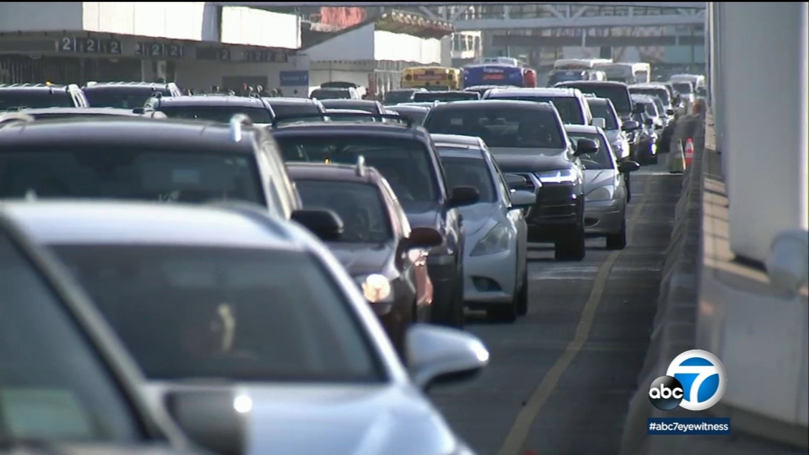 Recordsetting travel expected at LAX today as thousands return home
