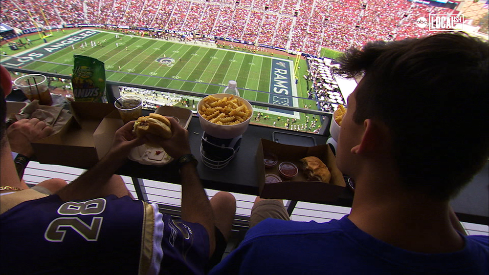 There's a new 360-degree experience at the Los Angeles Memorial Coliseum for football fans!