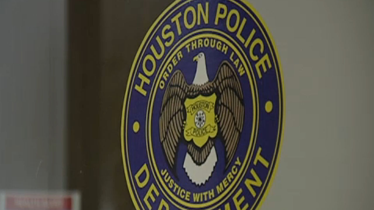 HPD officer accidentally shoots self during training