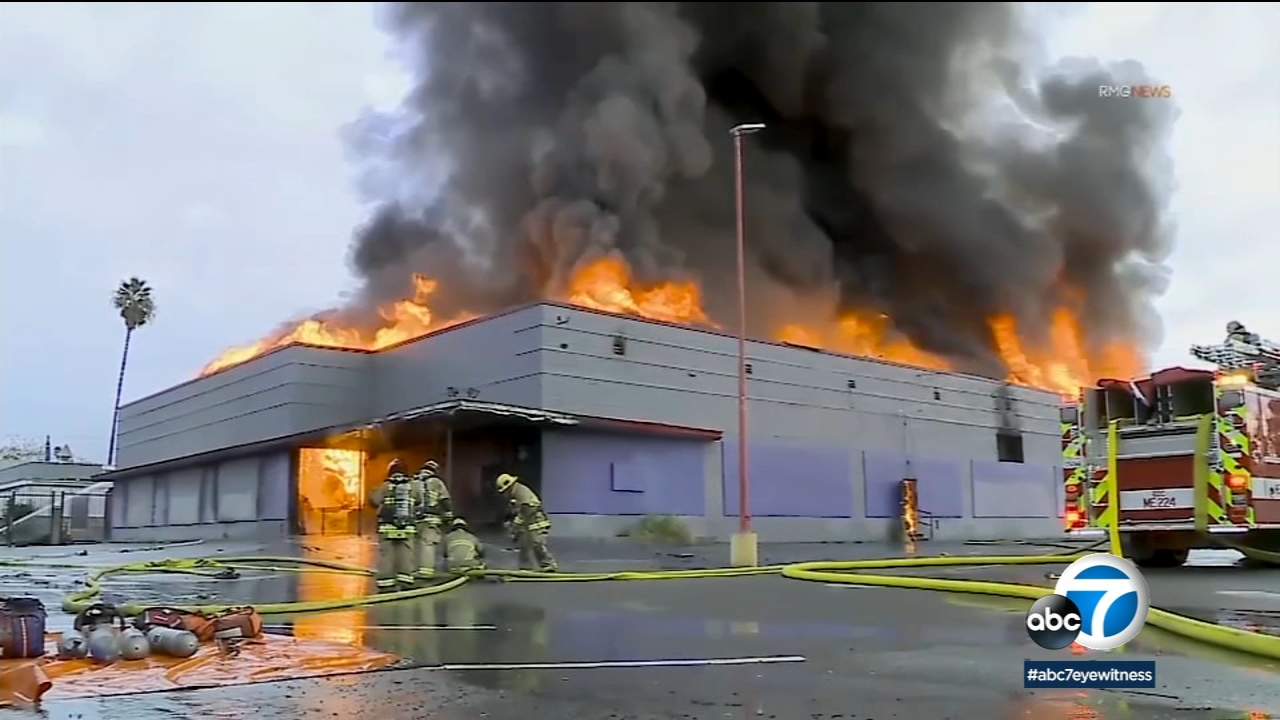 Fire engulfs vacant roller skating rink in San Bernardino