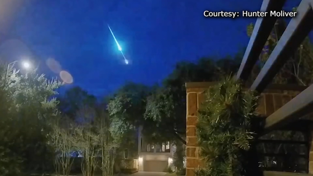 Multiple witnesses capture meteor over SE Texas