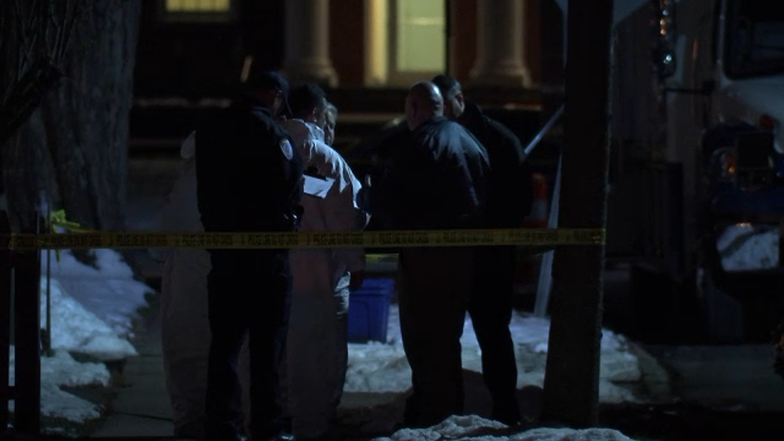 2 young kids, parents found dead in suspected murdersuicide in