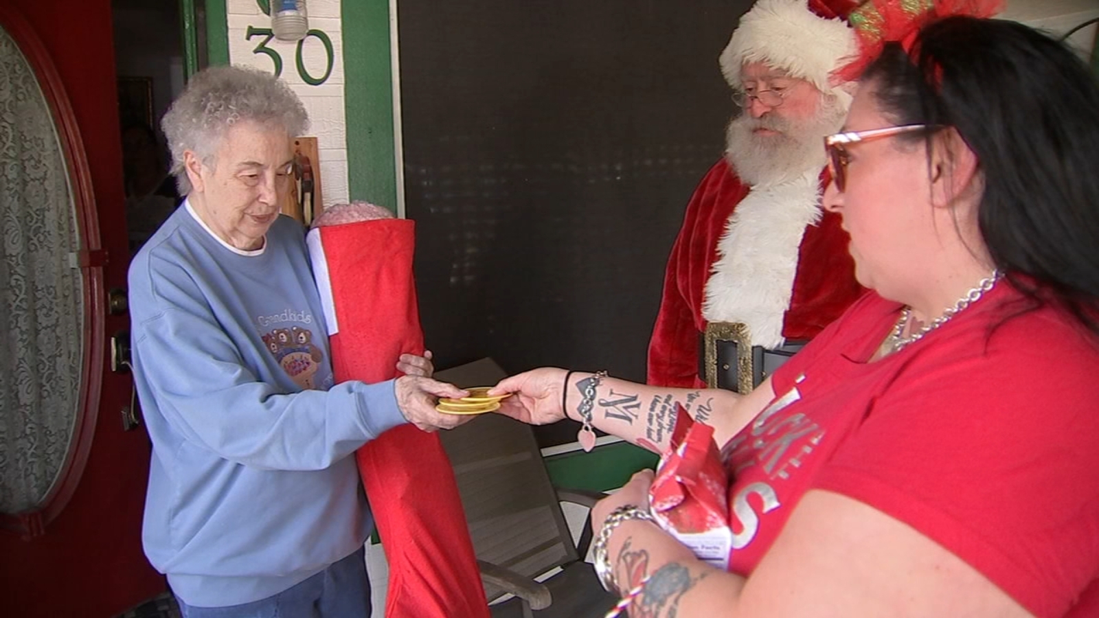 Strangers replace north Houston grandmother's Christmas decor stolen