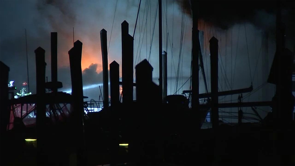 Fire engulfs 2 boats in New Jersey marina