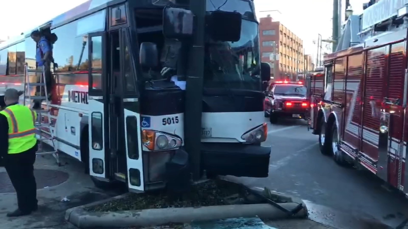METRO bus driver injured when bus with employees crashes into pole