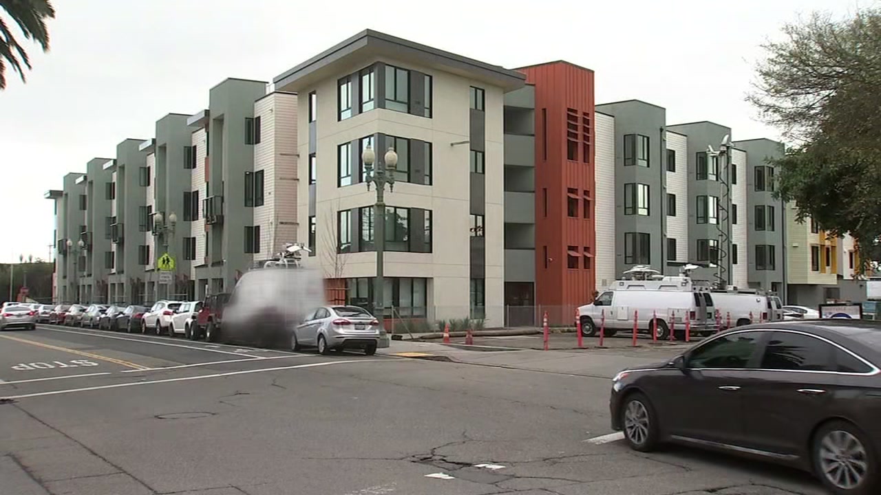 Oakland families move into affordable homes in time for holidays