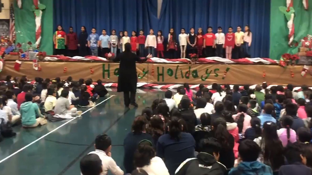 Every student gets a present thanks to teacher's generosity