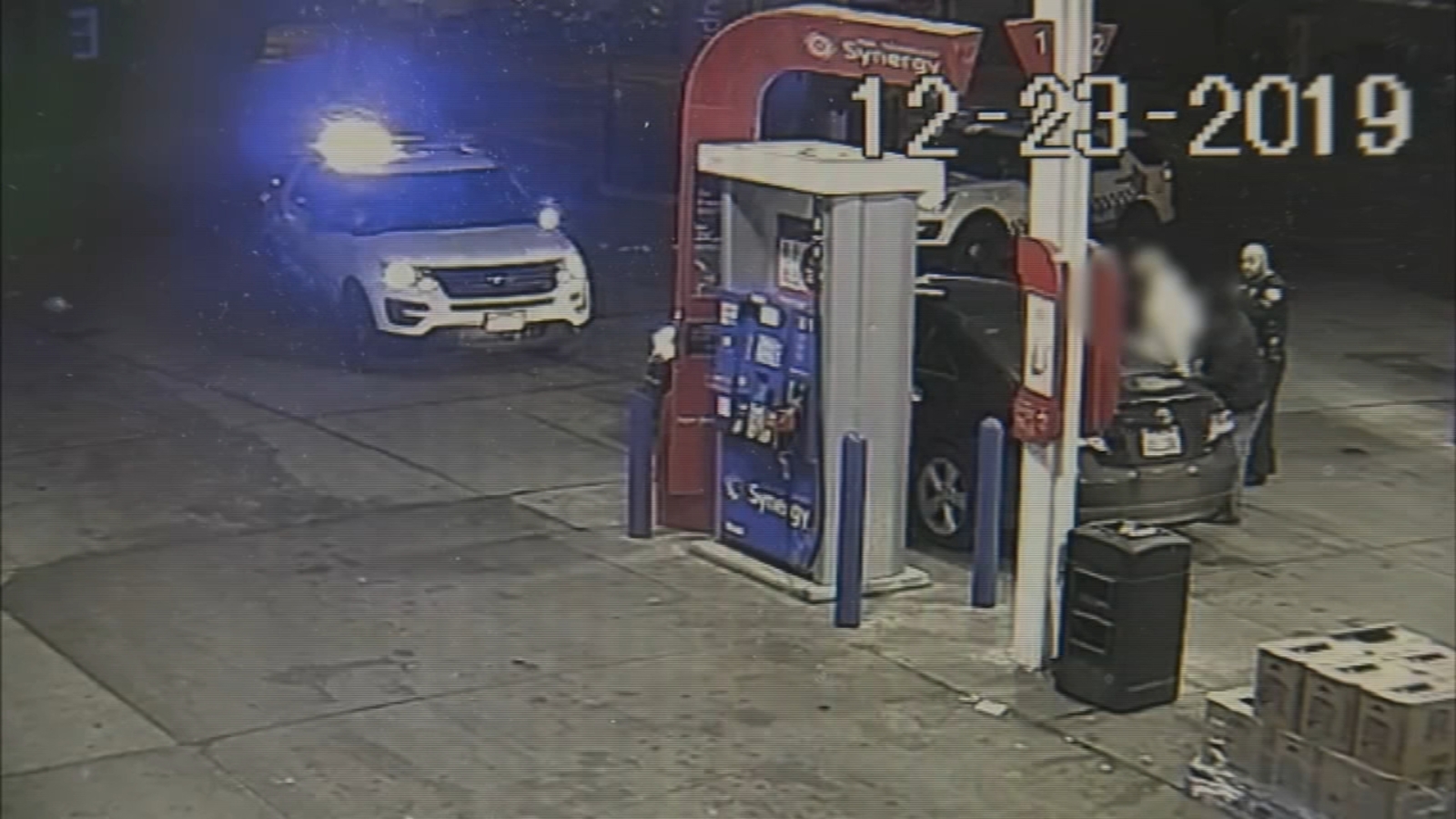 Anak-anak di Chicago melawan seorang pembajak mobil yang mencoba mencuri mobil keluarga