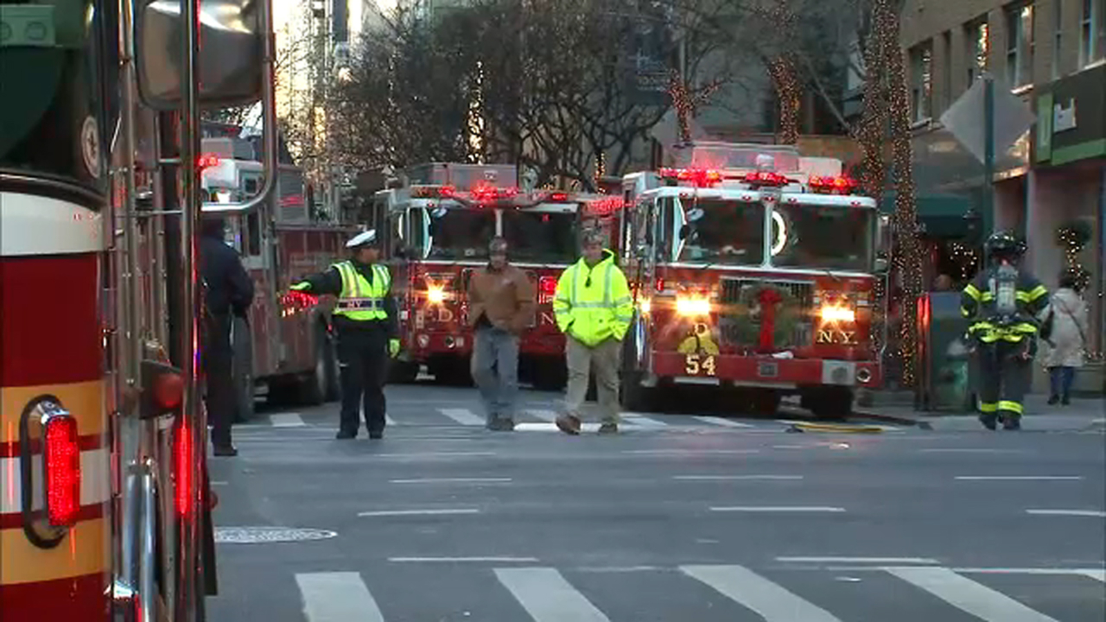 2 hurt in Manhattan high-rise fire that started in kitchen
