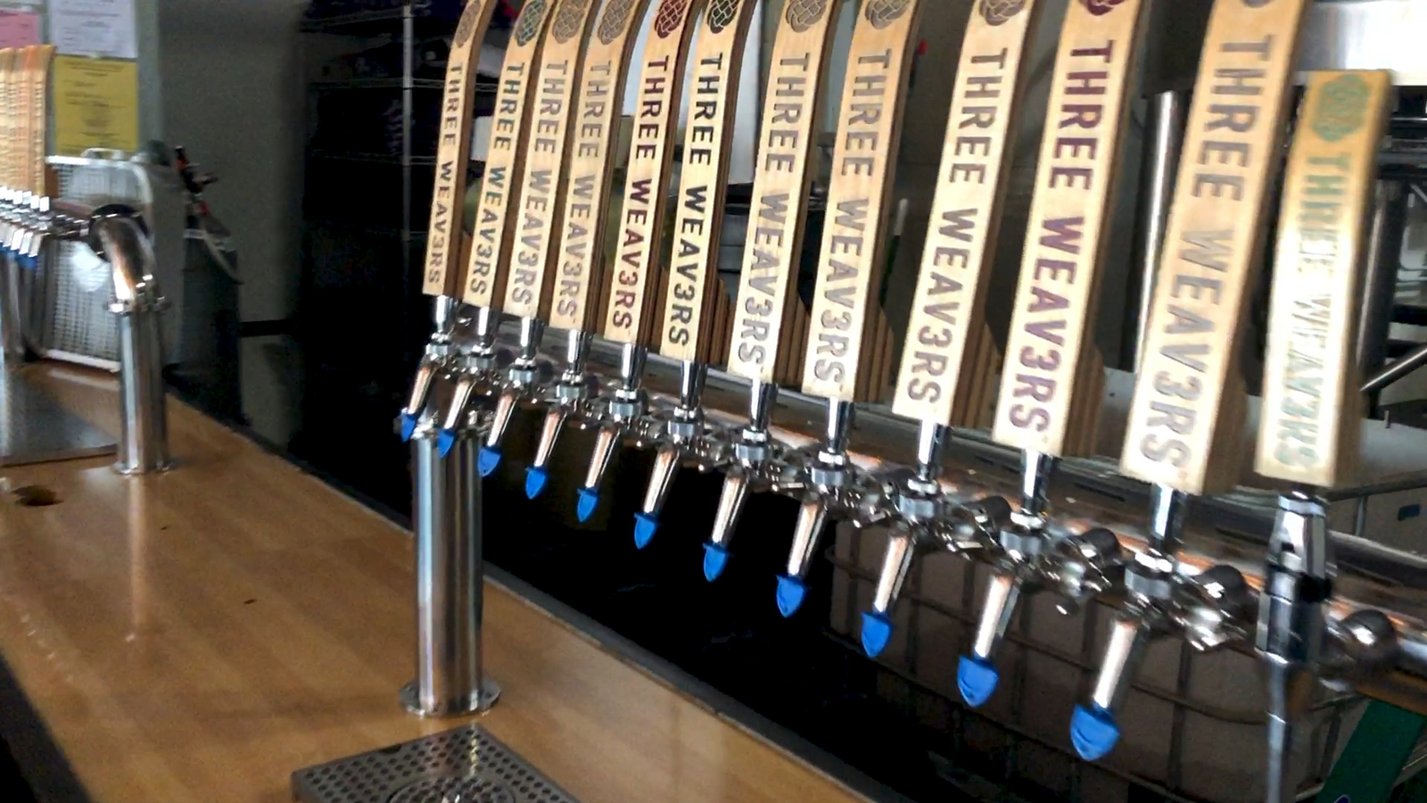 Three Weavers Brewing Co: Tempat pembuatan bir pertama di Inglewood, pembuat bir wanita pertama di Los Angeles dan salah satu penyewa pertama di SoFi Stadium