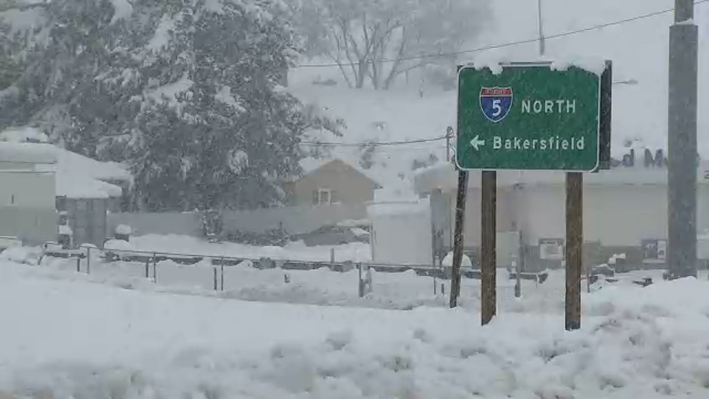 5 Freeway closed after major snowstorm