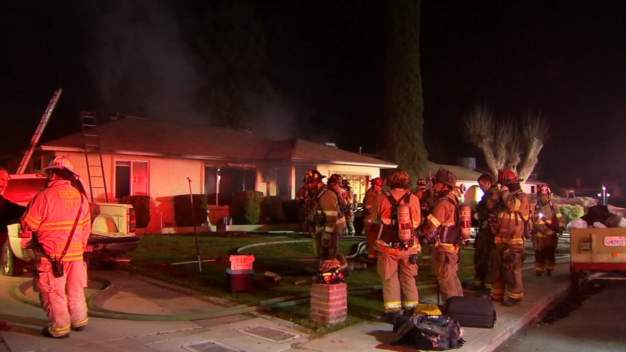 2 firefighters injured while battling central Fresno house fire