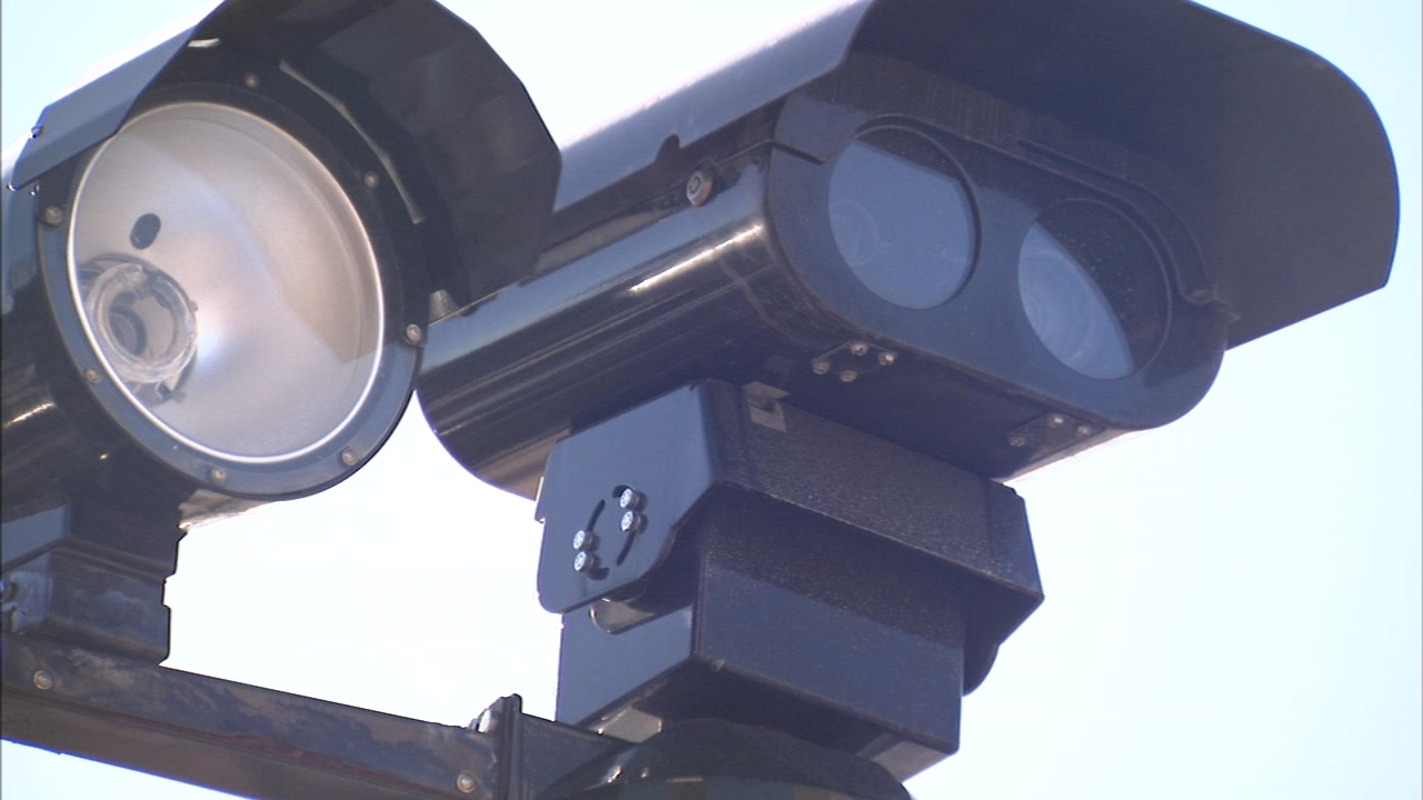 Mendoza says comptroller's office will no longer help collect red light camera fines
