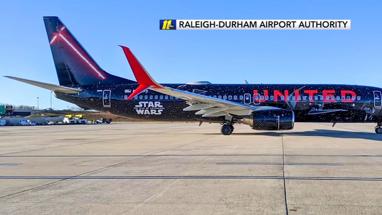 Star Wars-themed United plane turns into galaxy far, far away