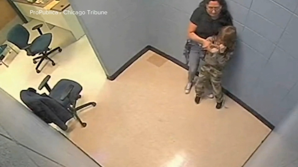 Ill. lawmakers call for end of solitary confinement, restraints at schools