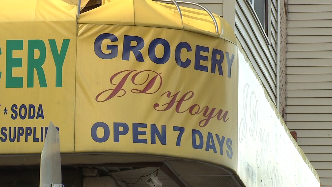 Shooting inside South Philadelphia corner store