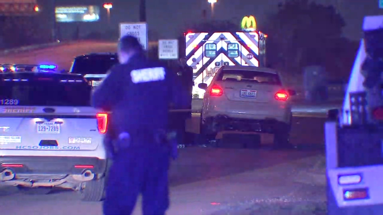 Man fatally hit while changing tire on Eastex Freeway