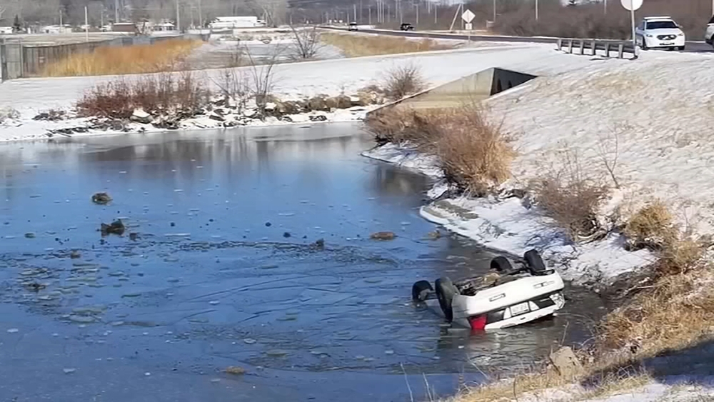 Nebraska man saves 3 people trapped in car in icy pond