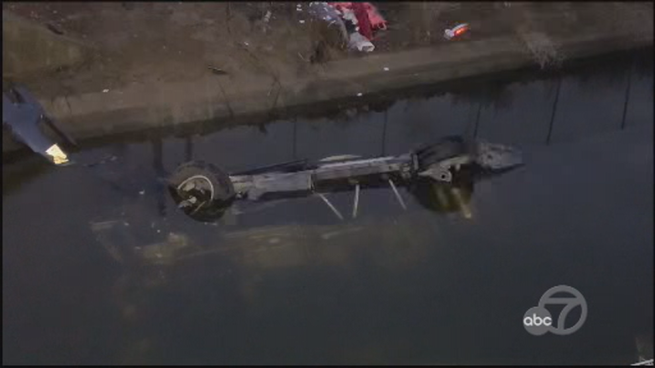Video shows van plunge into Pittsburg canal