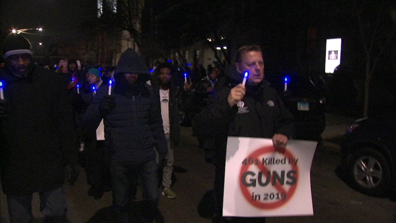 Blue Light Walk through Chicago honors MLK, lives lost to gun violence