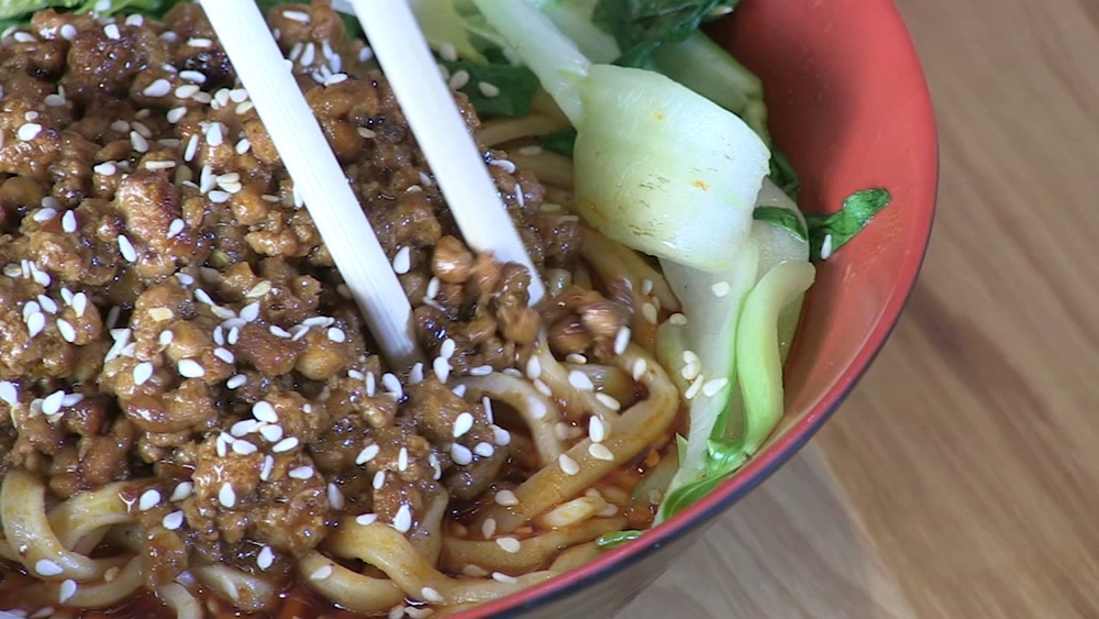 Hungry Hound tries slightly spicy Dan Dan Noodles from Katy's in Oak Park