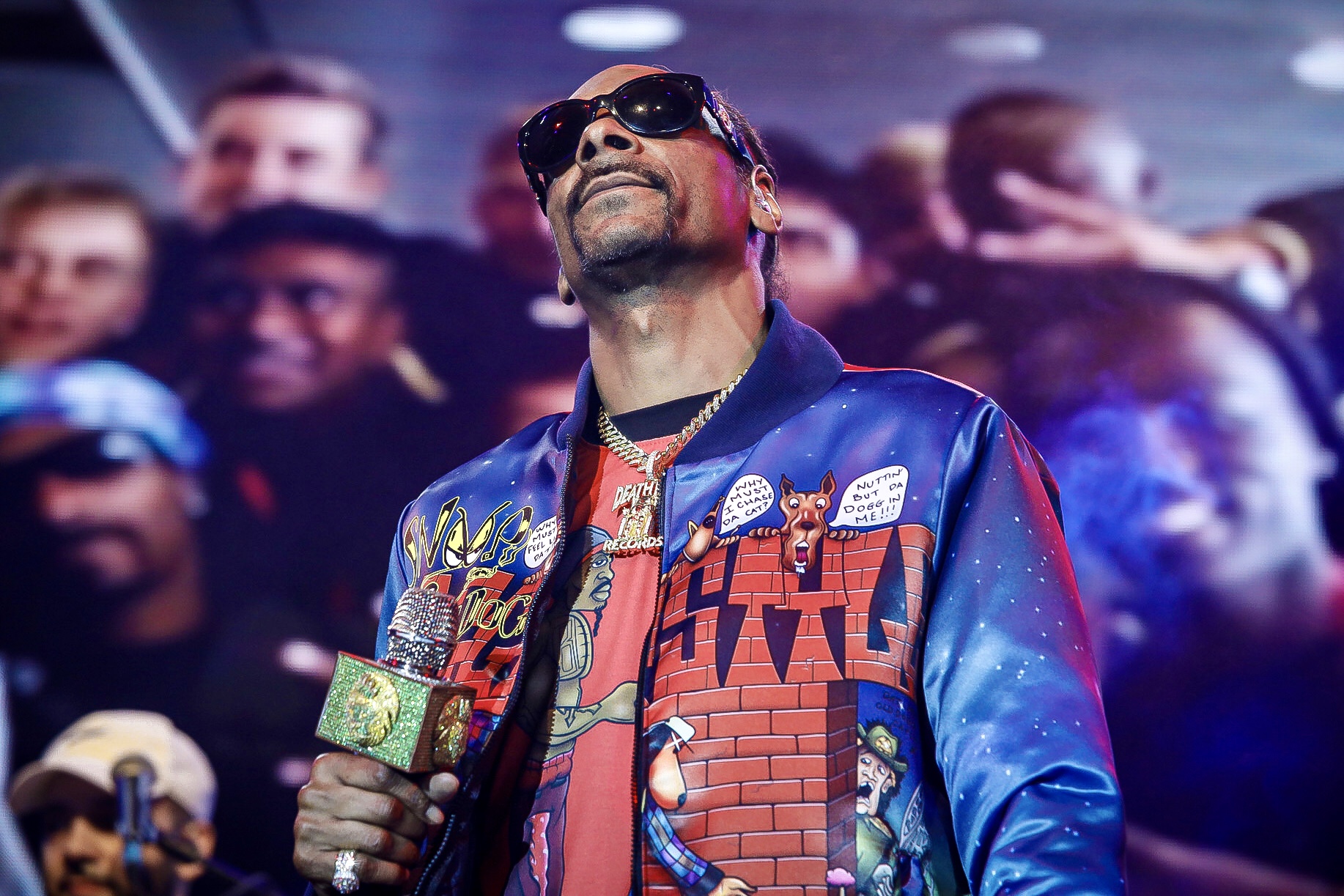 PHOTOS: Snoop Dogg Brings Memories Of The 90's Back - 6abc