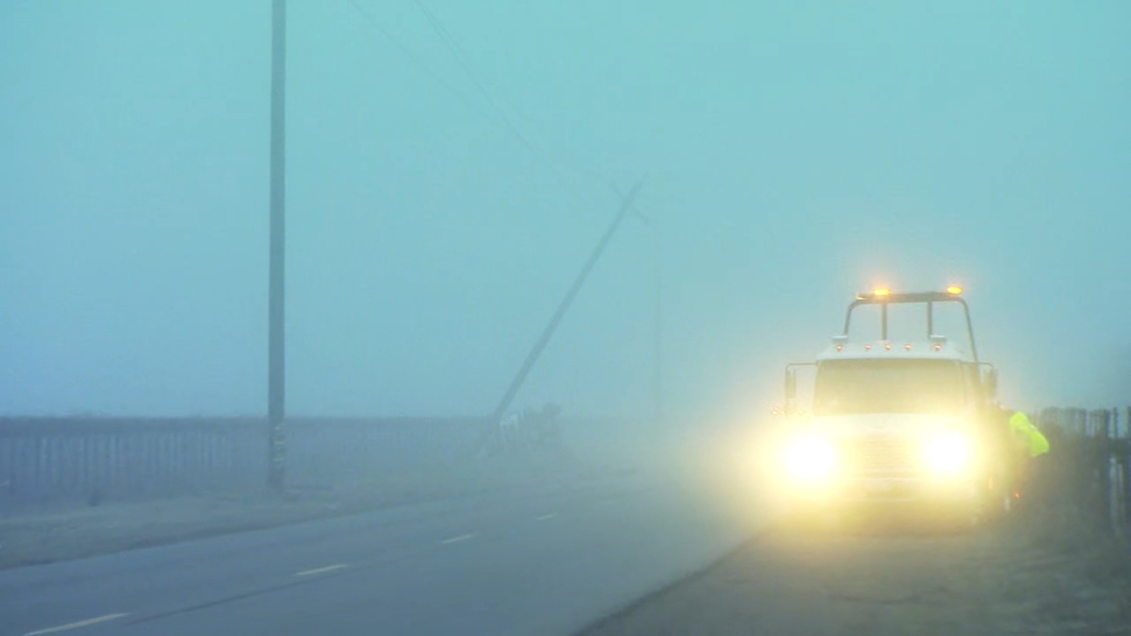 More than 1,200 PG&E customers without power after driver crashes into pole near Caruthers