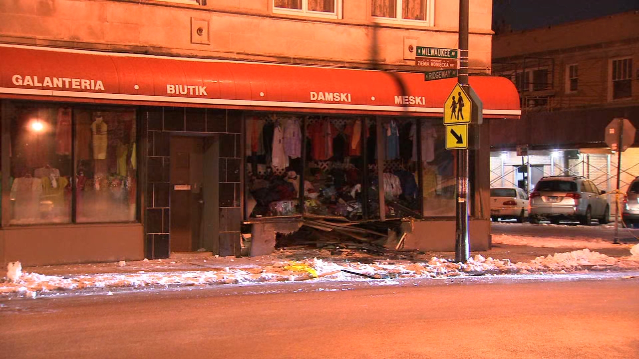 Car crashes into clothing store on NW Side