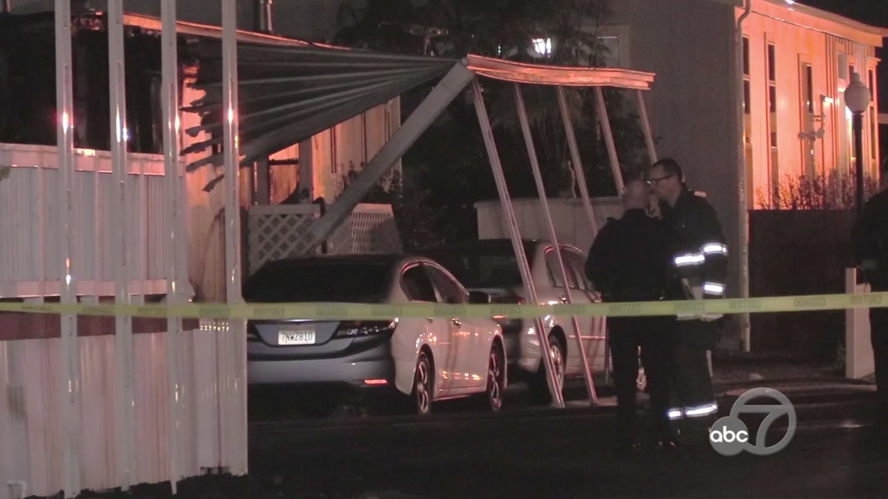 1 dead, 1 hospitalized after fire at mobile home in Sunnyvale