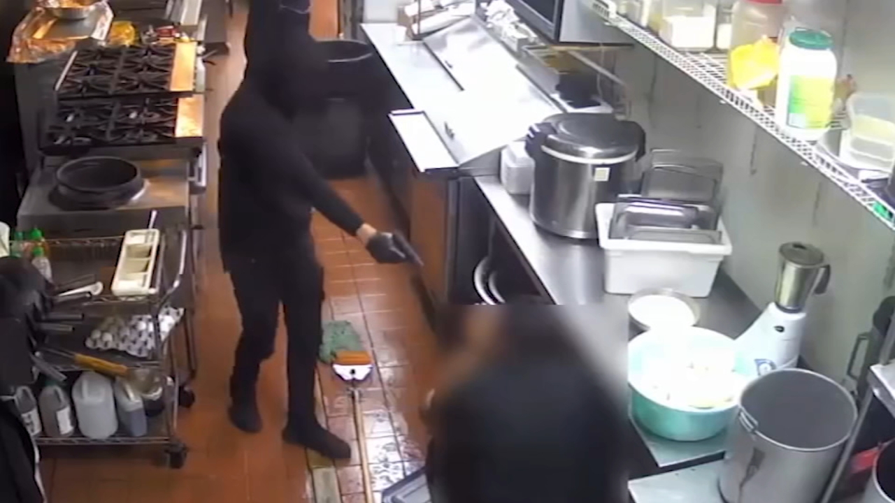 8 masked men hold people at gunpoint inside restaurant 