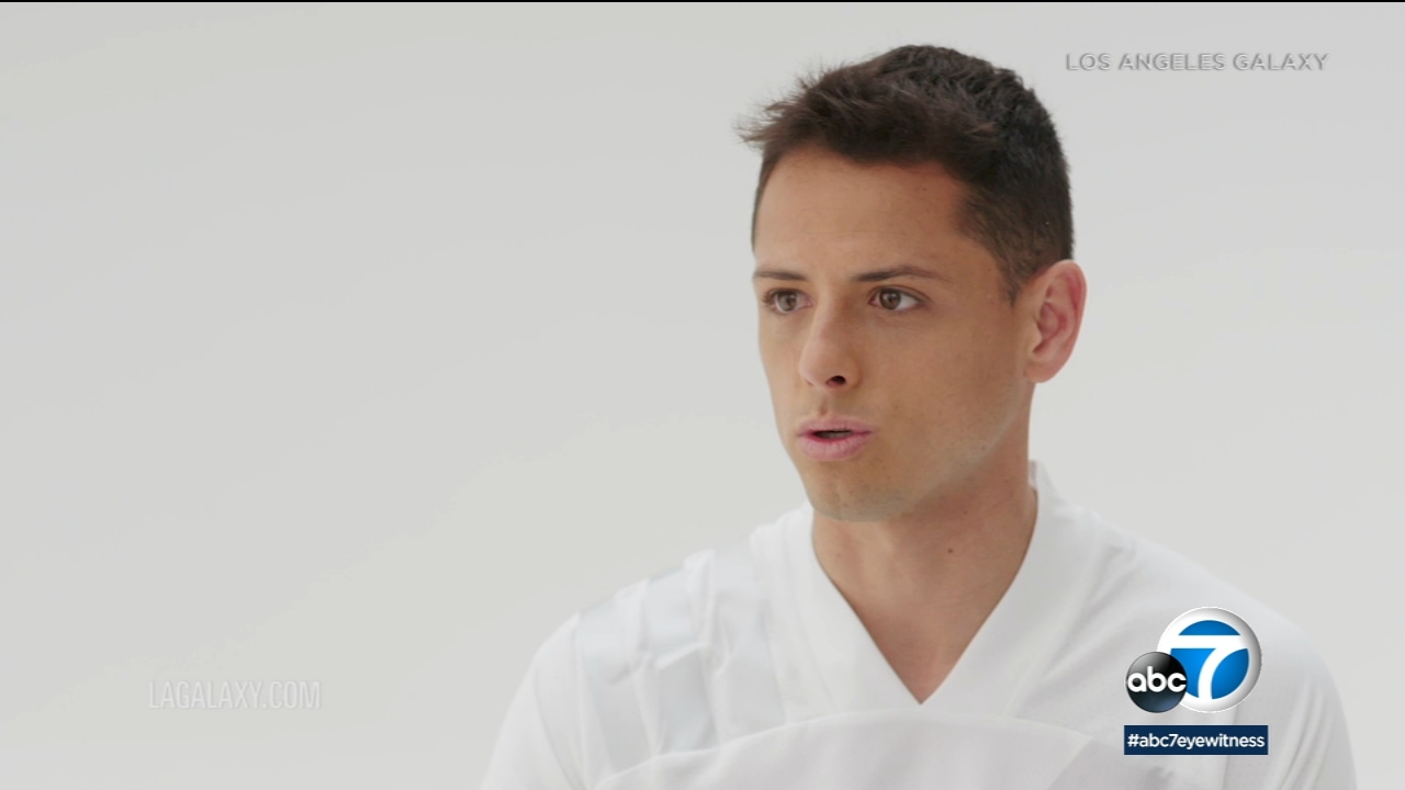 Javier 'Chicharito' Hernandez signs with LA Galaxy