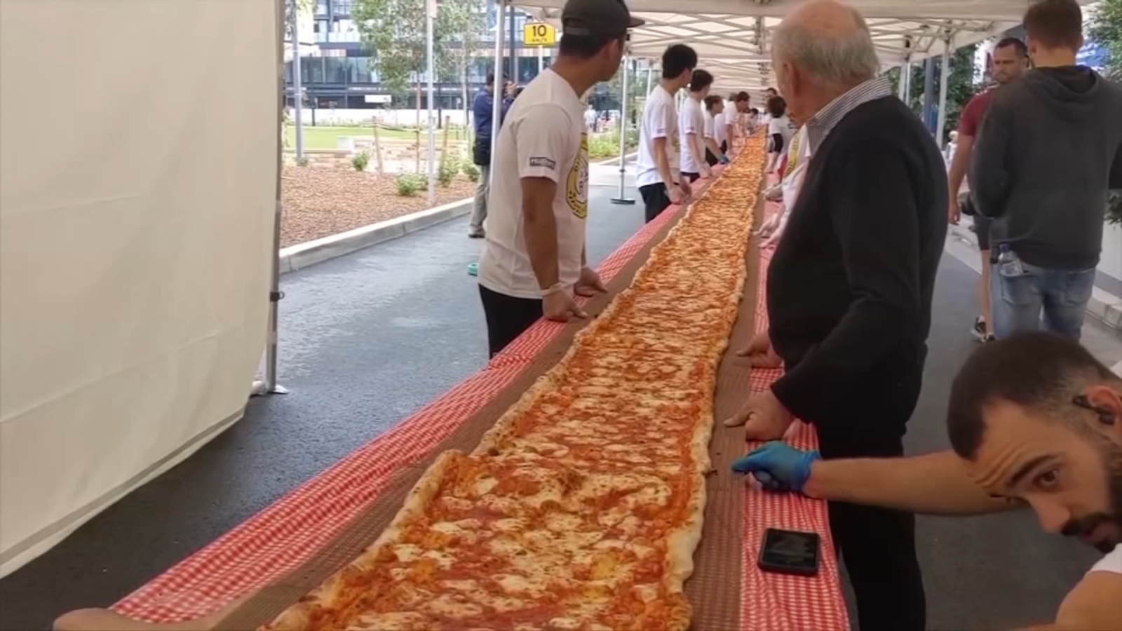 Australian Restaurant Bakes Pizza Longer Than A Football Field To Raise Money For Firefighters 