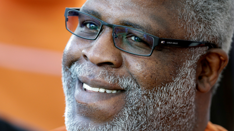 Earl Campbell tells story behind the No. 34 - ABC13 Houston