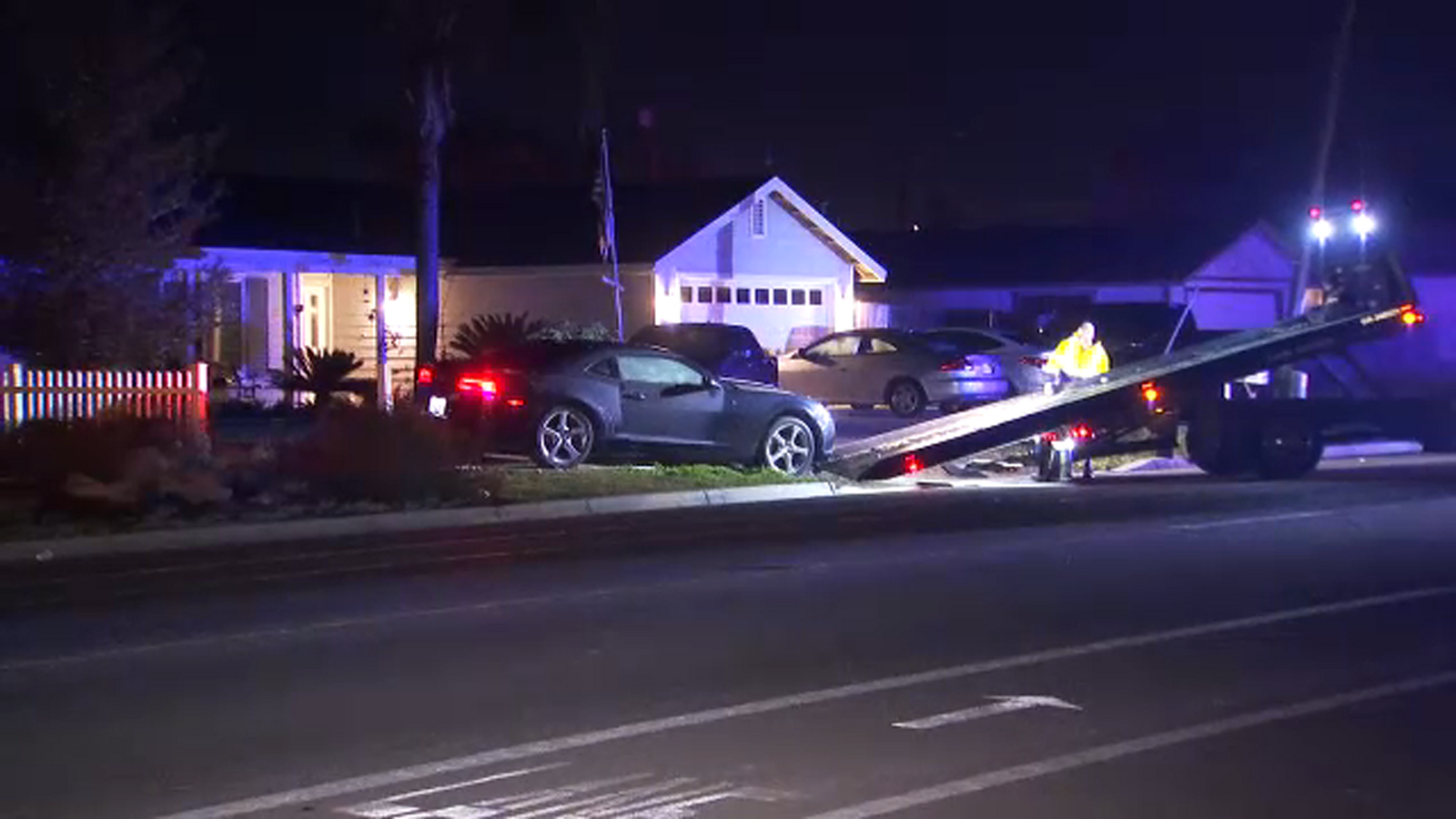 Gunshot victim crashes vehicle into pole in Corcoran, police