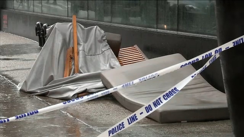 Strong Winds Send Patio Furniture Flying Off Roof Injuring 1 Person In Union Square New York City 6abc Philadelphia