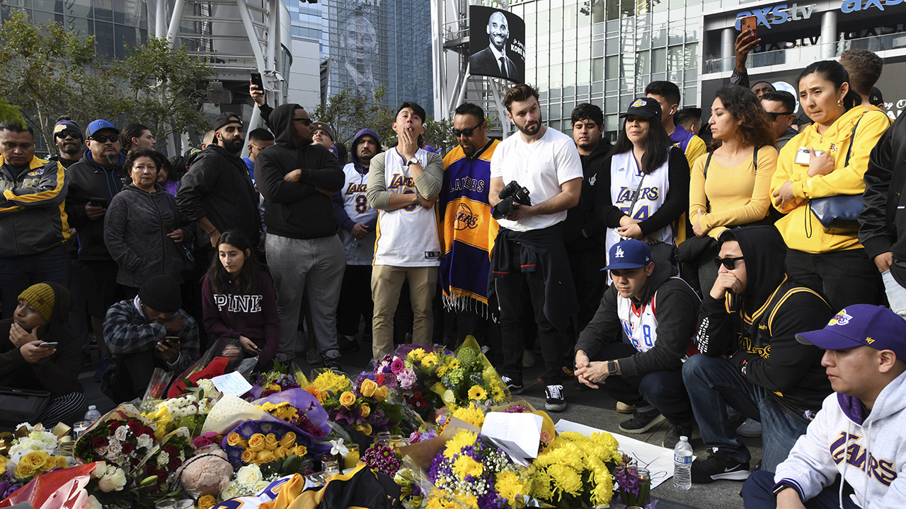 Kobe Bryant death: Fans gather at Staples, Calabasas crash site to