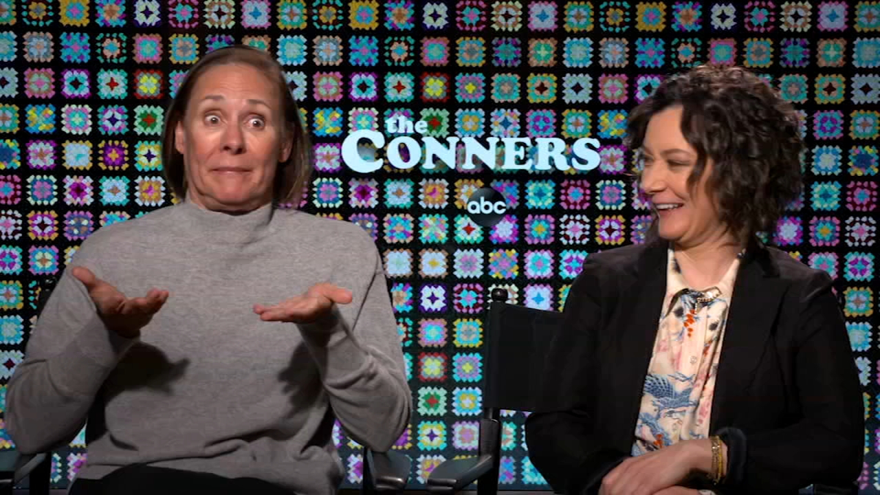 Laurie Metcalf, Sarah Gilbert on Chicago, Steppenwolf Theater, and 'The Connors'