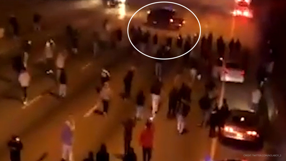 Dozens block traffic to watch driver do donuts on US-59