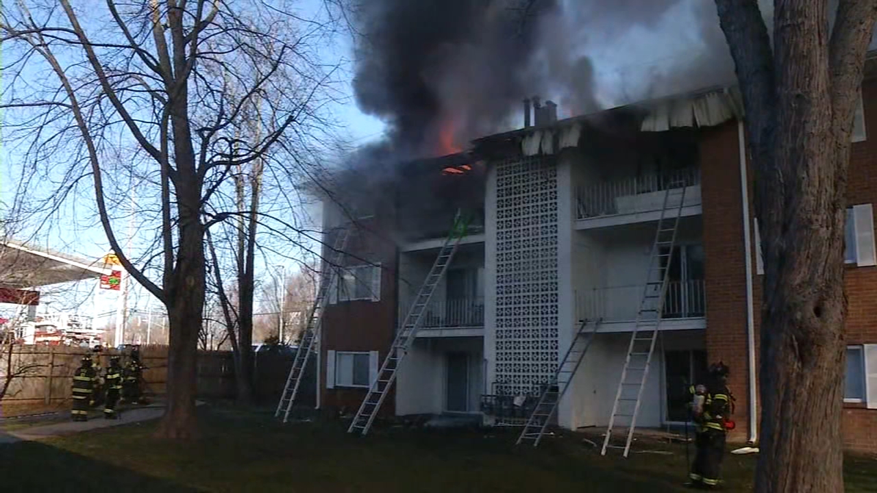 12 units damaged, firefighter injured in Mill Creek apartment fire