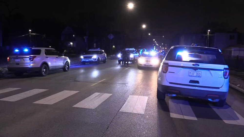 2 in custody after car hits cop while fleeing traffic stop on South Side