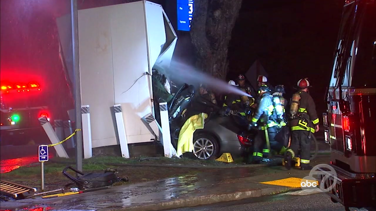 Car crashes into gas station in San Francisco